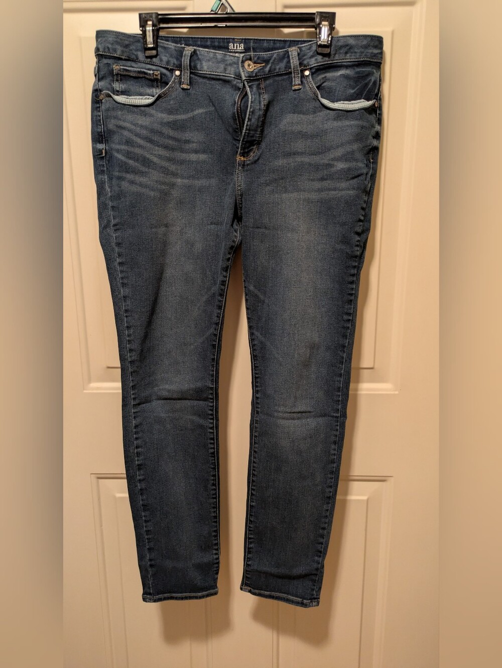 a.n.a Women's Skinny Jeans in Blue Wash